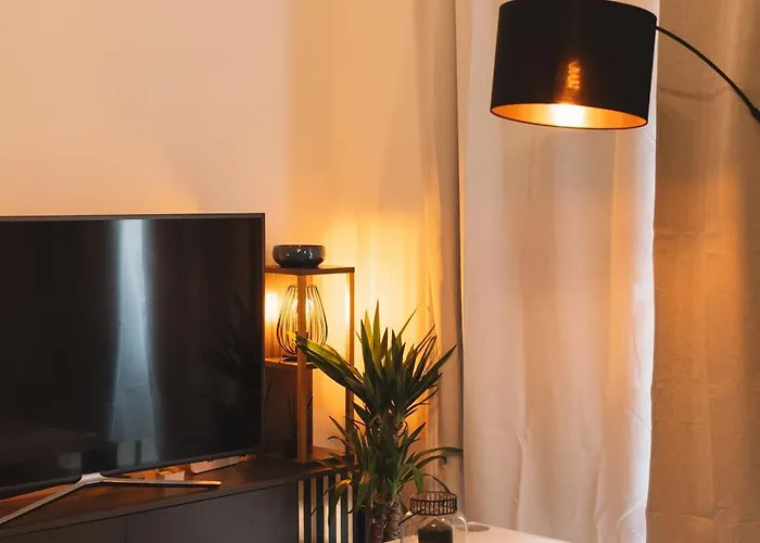 Landstrasse Retreat - Stylish & Spacious 2 Bd For 8 Guests