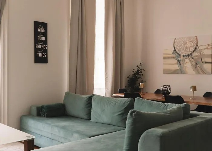 Landstrasse Retreat - Stylish & Spacious 2 Bd For 8 Guests Apartment