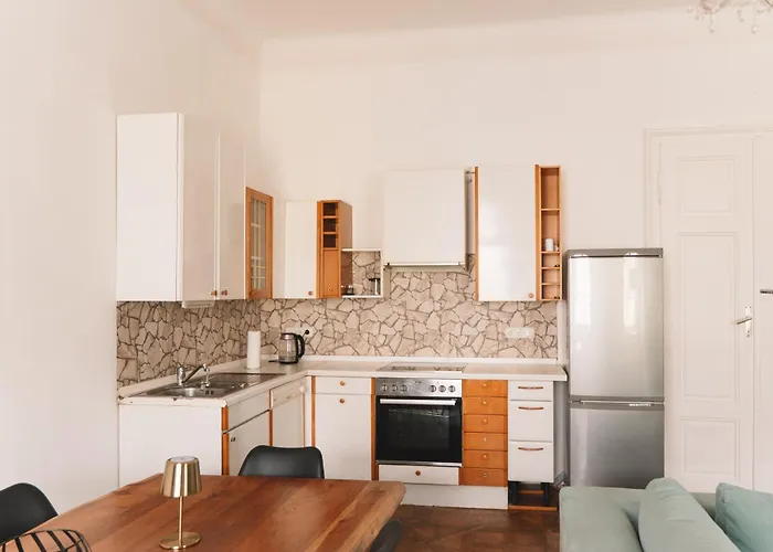 Landstrasse Retreat - Stylish & Spacious 2 Bd For 8 Guests Apartment Wien
