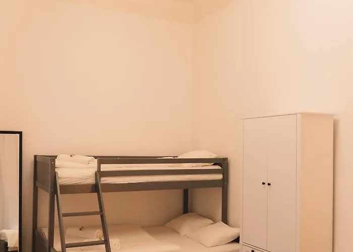 Landstrasse Retreat - Stylish & Spacious 2 Bd For 8 Guests Apartment *