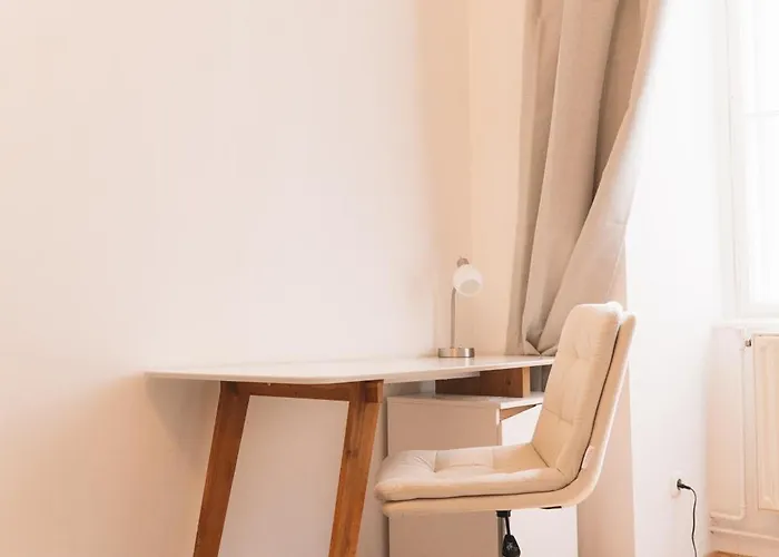 Landstrasse Retreat - Stylish & Spacious 2 Bd For 8 Guests Apartment *