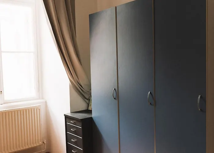 Landstrasse Retreat - Stylish & Spacious 2 Bd For 8 Guests *