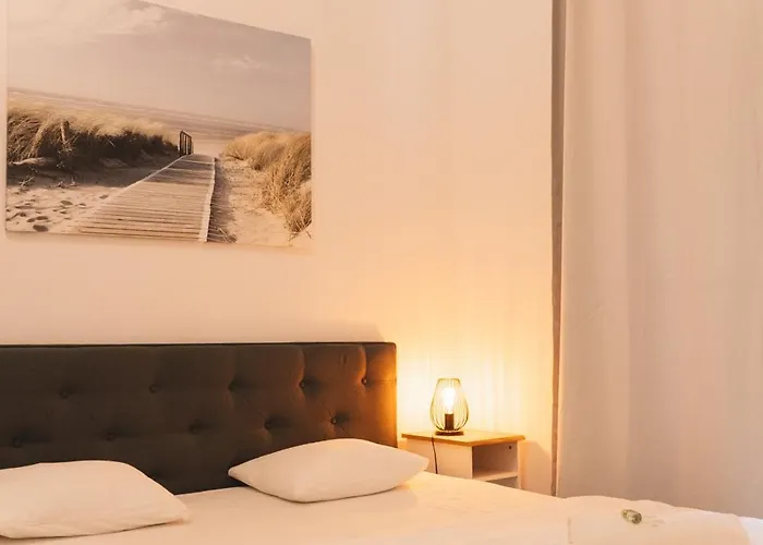 Landstrasse Retreat - Stylish & Spacious 2 Bd For 8 Guests Apartment *
